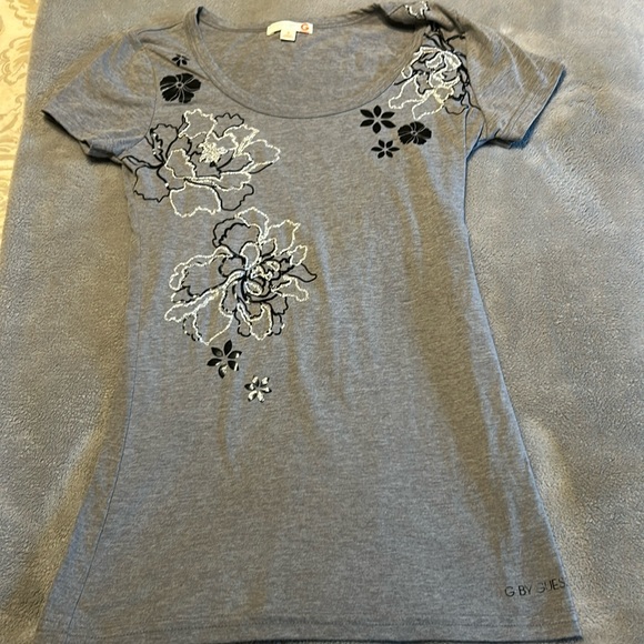 Woman’s Guess tee - Picture 1 of 5